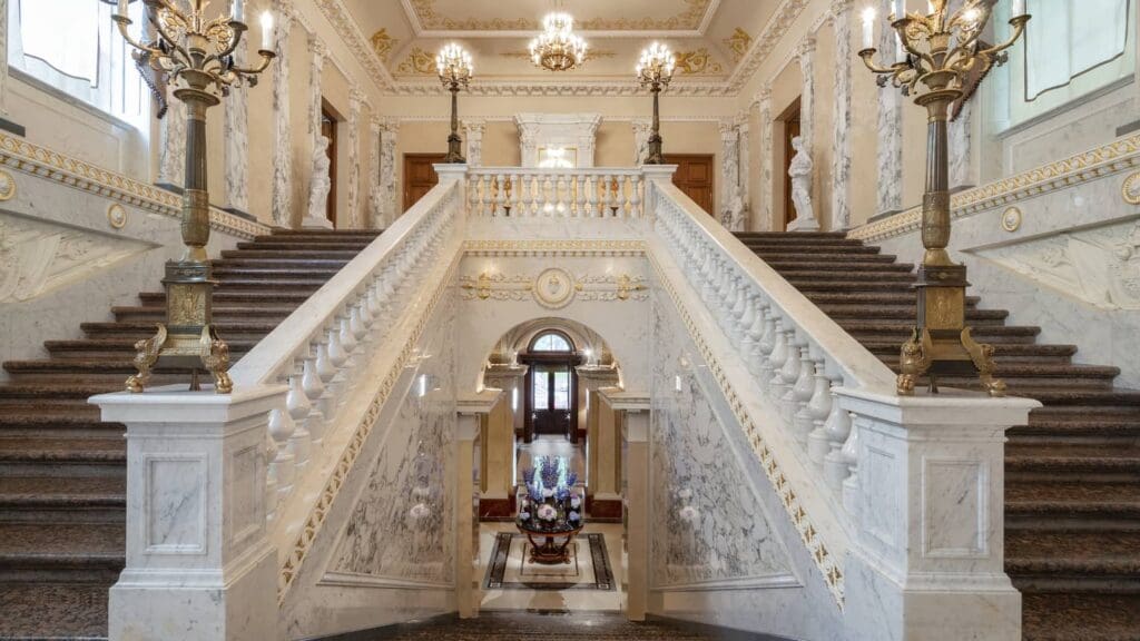 Hotel Lion Four Seasons Russia