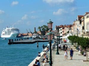 Cruise Ship Jobs